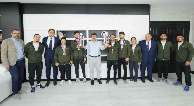 Rektör Karacoşkundan başarılı sporculara tebrik