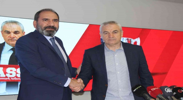 Rıza Çalımbay resmi sözleşmeyi imzaladı