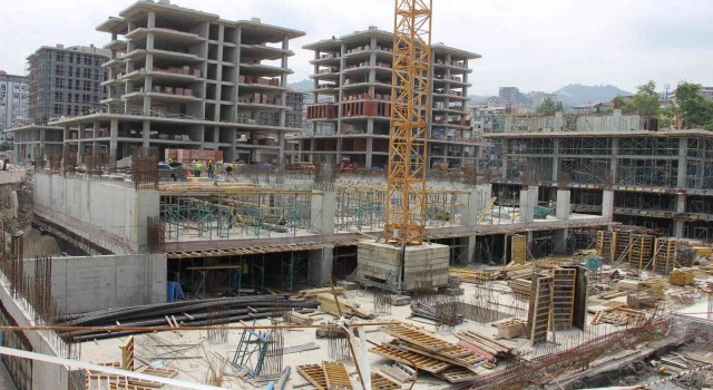 Rize şehir merkezindeki kentsel dönüşüm çalışmaları hız kesmeden sürüyor