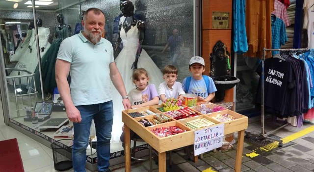 Rizenin Şen ortakları açtıkları tezgah ile herkesin ilgi odağı oldular