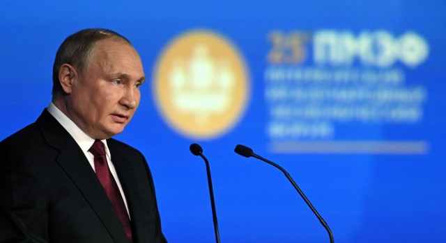 Putin: “Batının planı, Rus ekonomisini küstahça yok etmekti ama işe yaramadı”