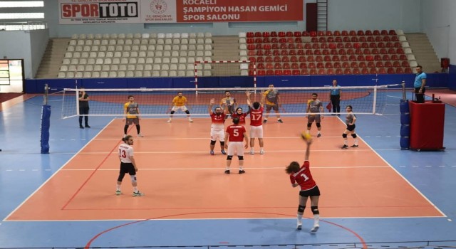 Sağlıkçılar voleybol turnuvasında hünerlerini sergiledi