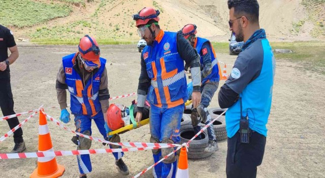 Sağlıkçılara 2 bin 800 rakımda eğitim