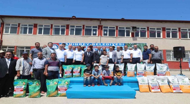 Şahinbeyde çiftçiye slajlık mısır desteği