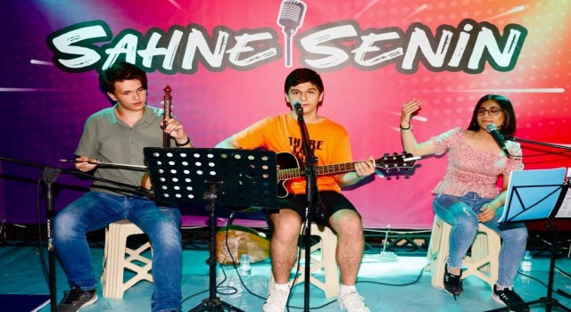 Sahne Senin ile gençlerden müzik ziyafeti