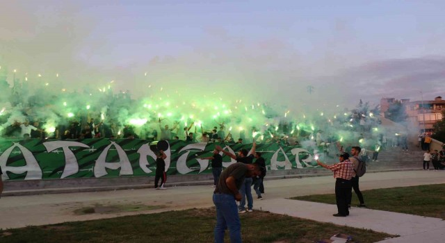 Sakaryaspor taraftarı 57nci yaşı coşkuyla kutladı
