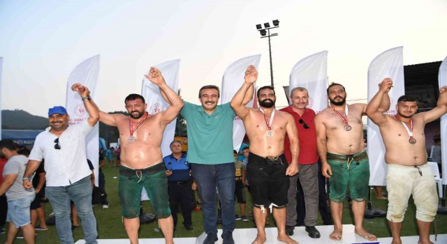 Salbaşta başpehlivan İsa Göçen oldu