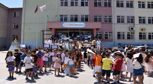 Salihlide 30 bin öğrenci yaz tatiline çıktı