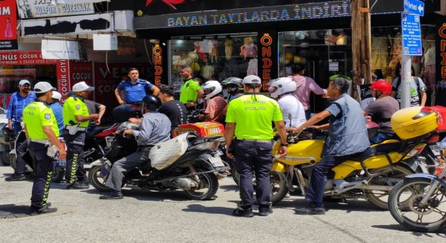 Samandağda trafik polisleri, motosiklet sürücülerine bilgilendirme yaptı