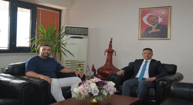 Şampiyon Boksör Demirezenden Rektör Kuşa ziyaret