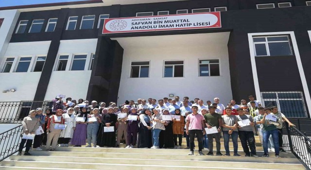 Samsatta öğretmenler başarı belgeleri, öğrenciler karnelerini aldı