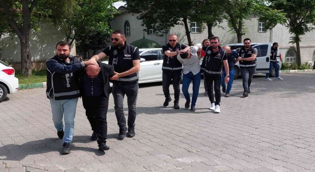 Samsunda çiftlik evde ele geçen 2si Kaleşnikof çok sayıda silahla ilgili 3 kişi adliyeye sevk edildi