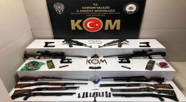 Samsunda çiftlik evine operasyon: 2si Kaleşnikof çok sayıda silah ele geçirildi