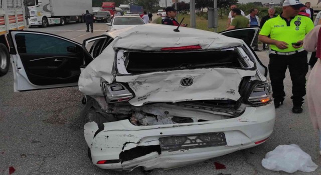 Samsunda kamyon kırmızı ışıkta bekleyen araçlara çarptı: 1 ölü, 2 yaralı