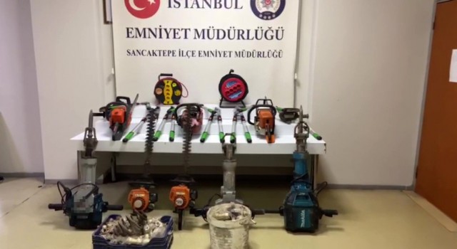 Sancaktepede iş yerlerinden 220 bin TLlik hırdavat çalan şahıslar yakalandı
