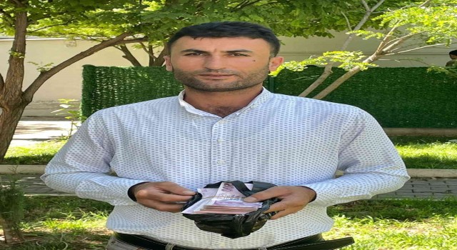 Şanlıurfada 120 bin lira bulan uzman çavuş parayı sahibine teslim etti