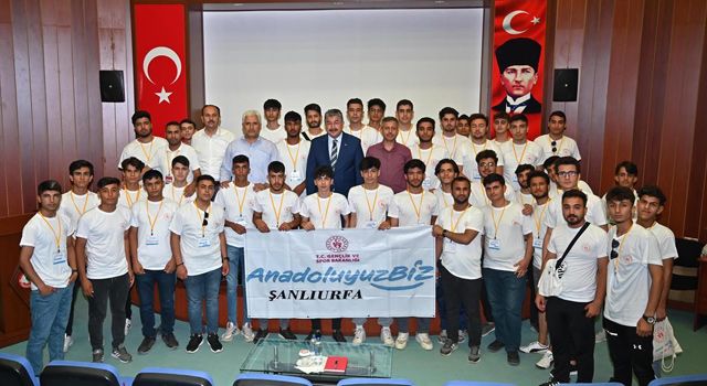 Şanlıurfa’dan gelen öğrenciler, Vali Erdinç Yılmaz’ı ziyaret etti