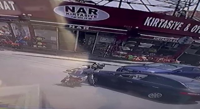 Sarıyerde önünden geçen motosikletliye vurup yoluna devam etti