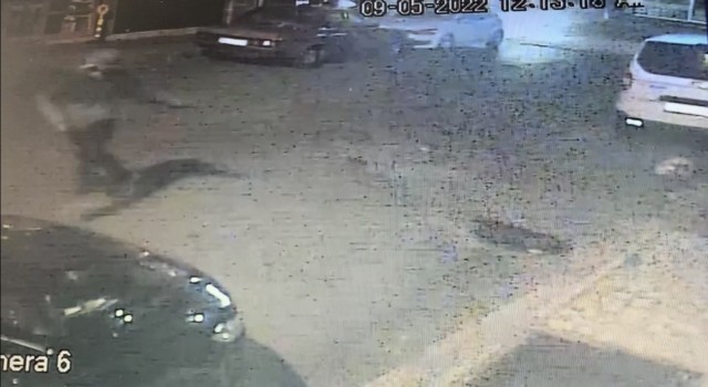 Sarıyerde silahlı kavga kamerada: Yol kenarındaki adam vuruldu