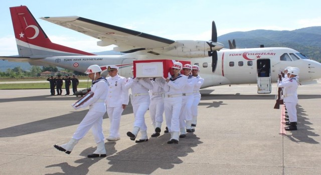 Şehit Fatih Özkayanın naaşı Zonguldak Havalimanına getirildi