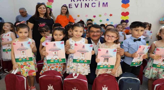 Şehzadelerin minikleri karne heyecanı yaşadı