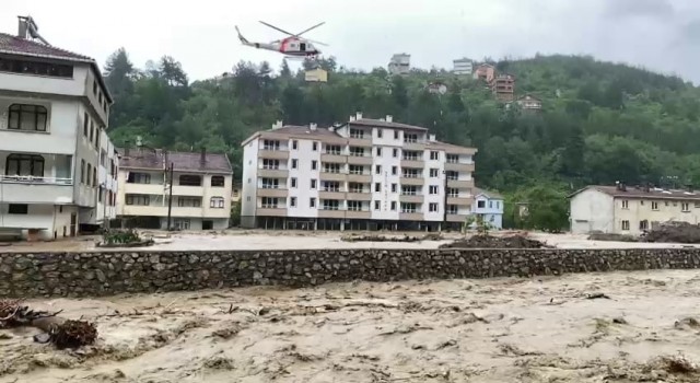 Selin vurduğu Bozkurta vatandaşlar helikopterle tahliye edildi