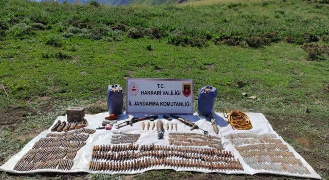 Şemdinlide PKKya ait çok sayıda silah ve mühimmat ele geçirildi