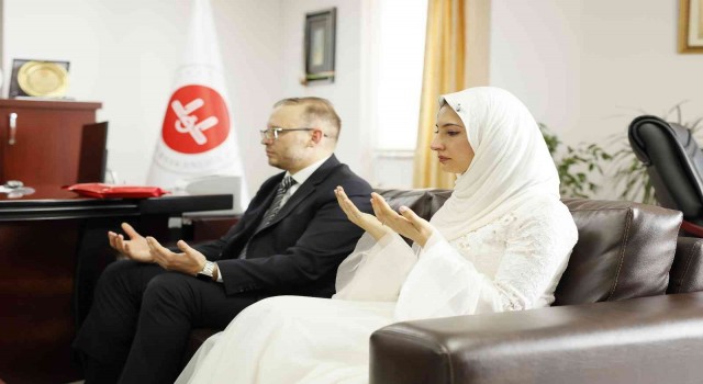 Sevdiği kadın ile evlenebilmek için Müslüman oldu