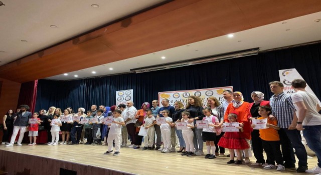 Şifa Niyetine Tiyatro Atölyesinde mezuniyet sevinci