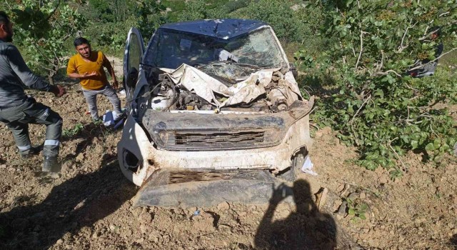 Siirtte araç uçuruma yuvarlandı: 2 yaralı