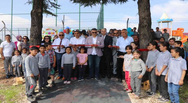 Silifkede okullara kütüphane ve hobi bahçesi yapılıyor
