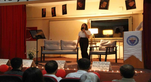 Silopide öğrencilerin şiir dinletisi takdir topladı