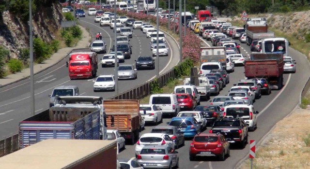 Sınav bitti, trafik tıkandı