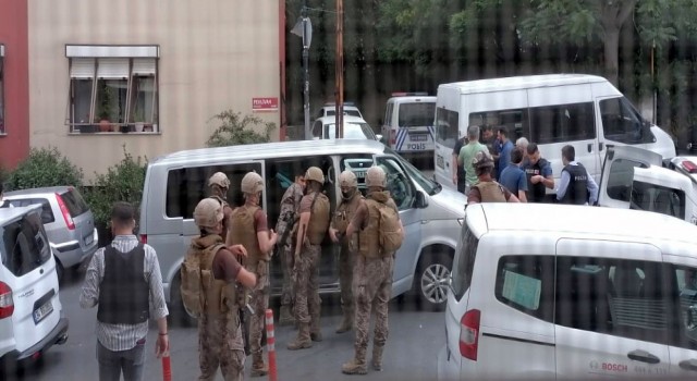 Şişlide film gibi olay: Rehin alınan genç kadın servis elemanının ihbarıyla kurtarıldı