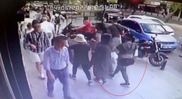 Şişlide yankesicinin kadının telefonunu çaldığı anlar kamerada