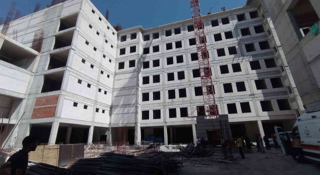Sivasta 6. kattan düşen inşaat işçisi kurtarılamadı