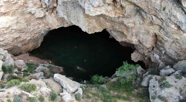 Sivasta gizemli mağara yağışların etkisiyle su doldu