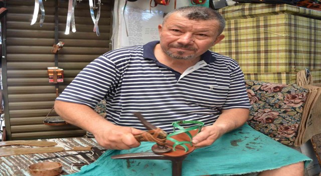 Son Sandaletçi Fevzi usta teknolojiye direniyor