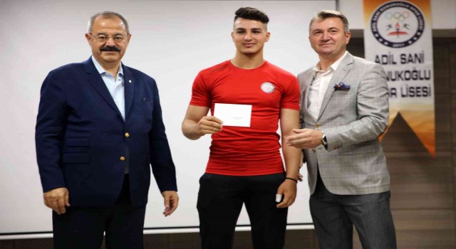 Spor Lisesinin başarılı öğrencileri ödüllendirildi