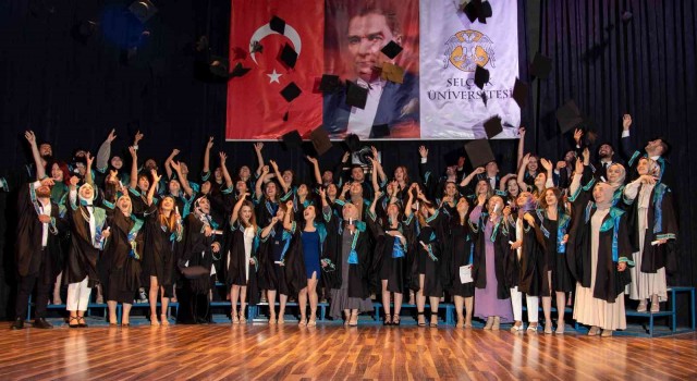 SÜ Mimarlık ve Tasarım Fakültesinde mezuniyet heyecanı