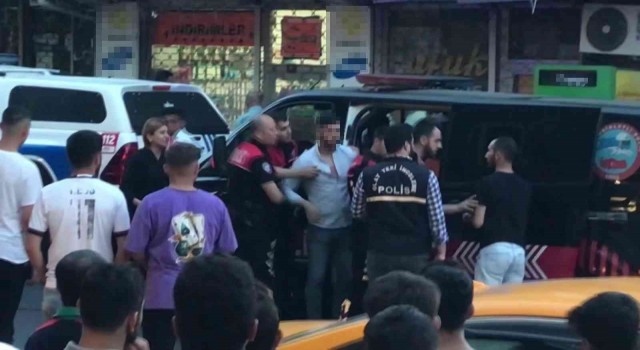 Sultanbeylide genç kıza telefoncuda taciz iddiası mahalleyi ayağa kaldırdı
