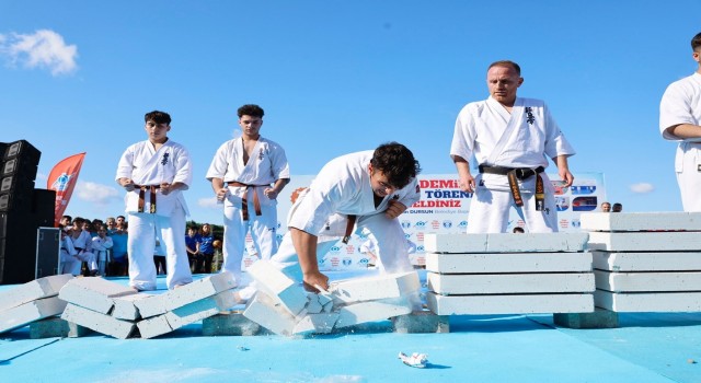 Sultangazi Belediyesi Spor Akademilerinin 2021-2022 dönemi coşkulu törenle son buldu