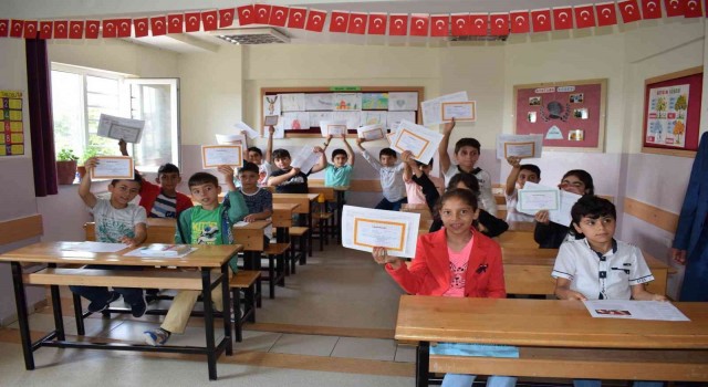 Sungurluda 7 bin 726 öğrenci karne aldı