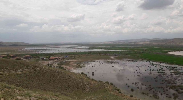 Sungurluda tarım arazileri sular altında kaldı