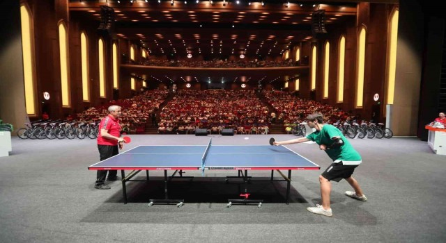 Tahmazoğlundan sporculara hediye yağmuru