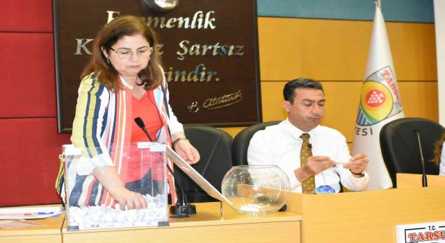 Tarsus Belediyesine girecek işçiler canlı yayında yapılan kurayla belirlendi
