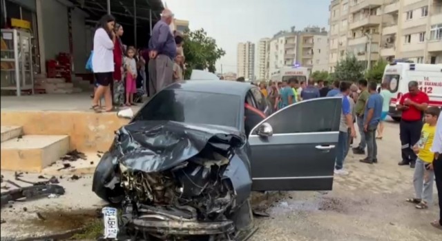 Tarsusta iki otomobil çarpıştı: 3 yaralı