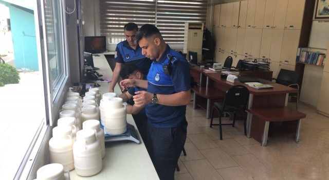 Tarsusta sağlığa zararlı 447 kilogram peynir ele geçirildi