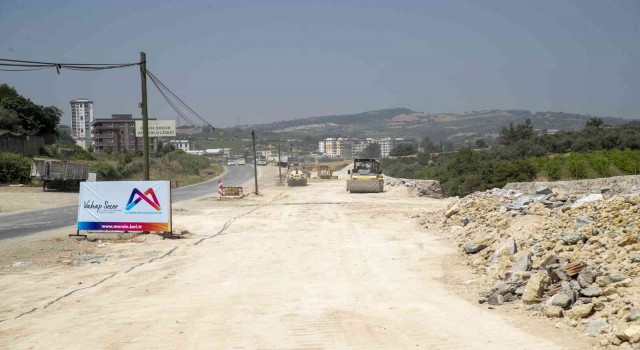Tarsusta yol çalışmaları devam ediyor