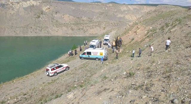 Taş ocağındaki su birikintisine giren 5 çocuktan 2si boğuldu
